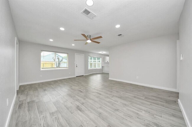 Building Photo - 13506 Cologne Dr
