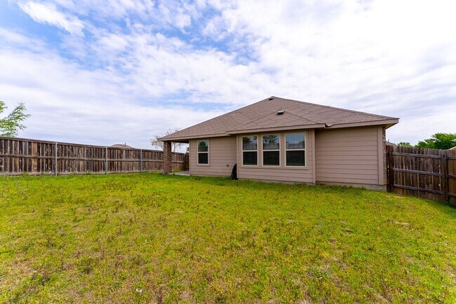 Building Photo - Beautiful Brick 3bed/2ba Home With High End Finishes & Must See Kitchen in NE Austin!