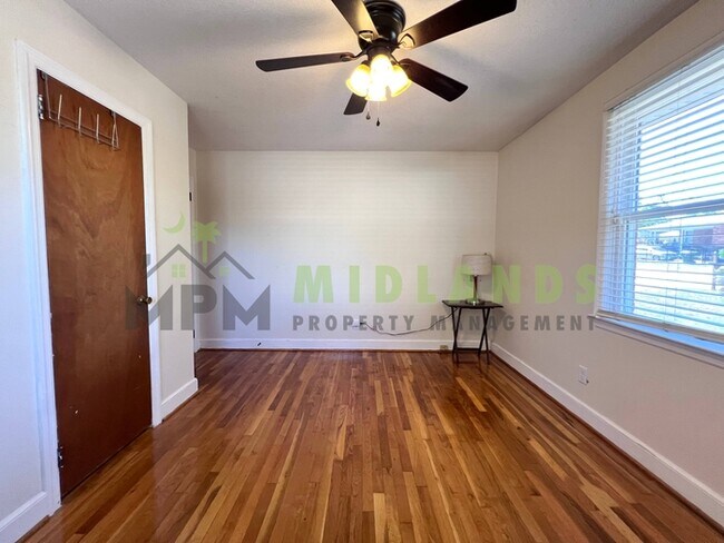 Building Photo - 3836 Davies Dr