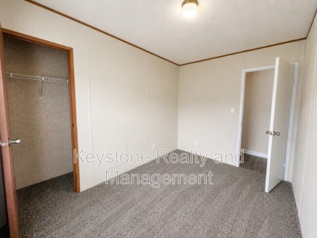 Building Photo - 726 Trevor Ln