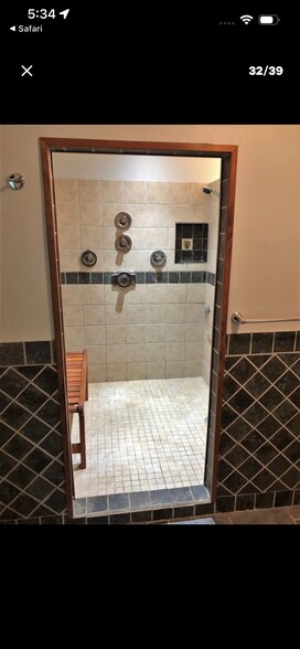 Building Photo - 79 Lawrence Rd