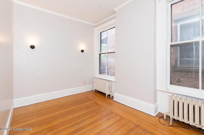 Building Photo - 338 Madison Ave
