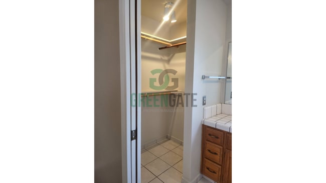 Building Photo - NOW AVAILABLE! Make this spacious 4 bedroo...