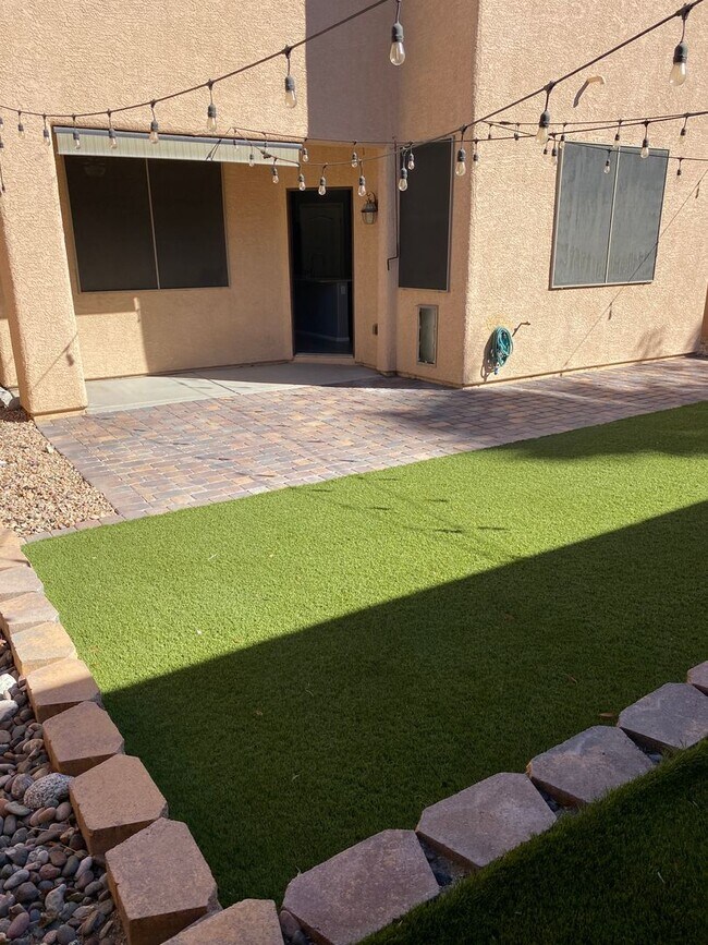 Building Photo - AMERICANA Property Mgmt - Beautiful 4 beds...