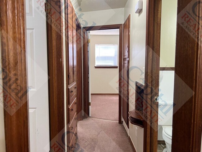 Building Photo - Cute Home Available!