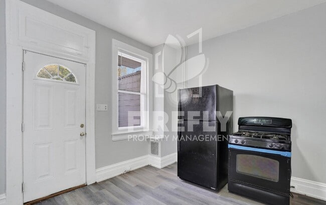 Building Photo - Welcome to your new home—a cozy and stylish spot in a friendly multi-family building right here i...