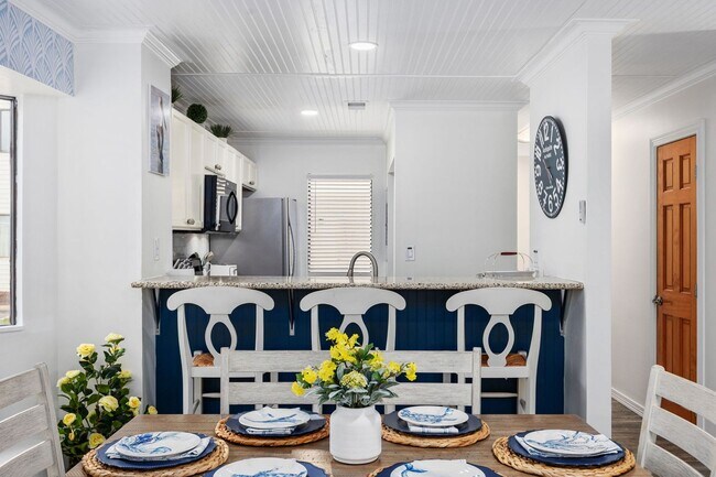 Building Photo - All Inclusive Seasonal Rental Available October 1st, 2025-March 31st 2026!