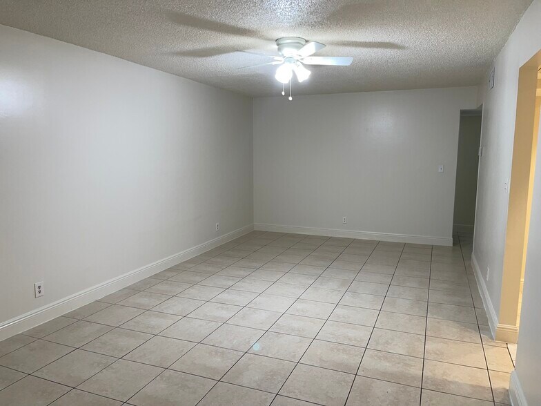 Building Photo - 5953 NW 25th Ct