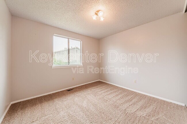 Building Photo - 1498 S Bahama St