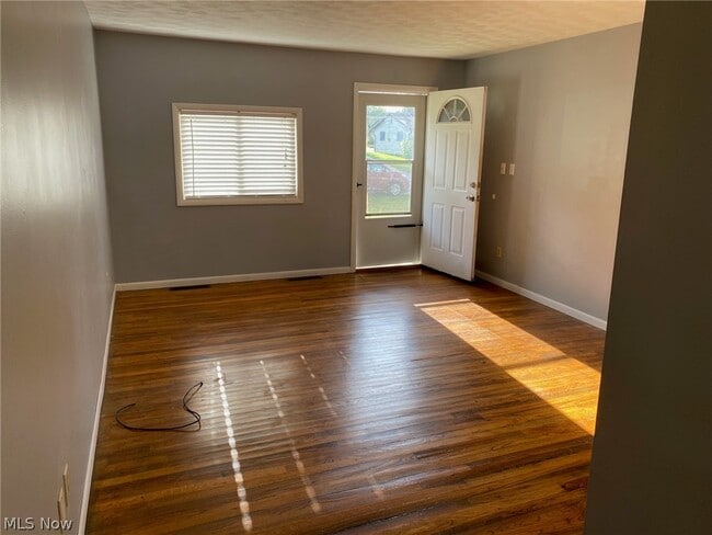 Building Photo - 4142 Sabin Dr