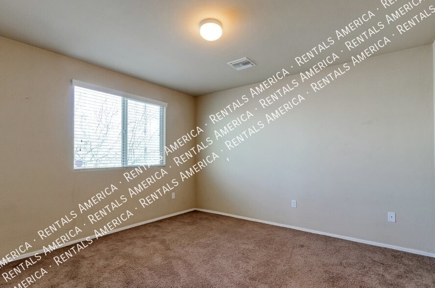 Building Photo - 3830 E 3rd St