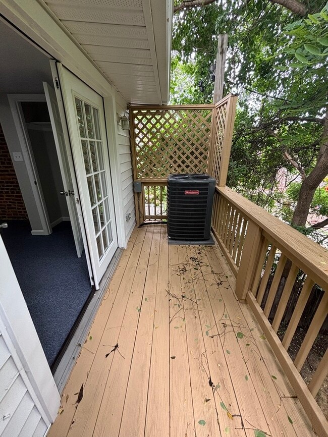 Building Photo - 2 bedroom home with Balcony