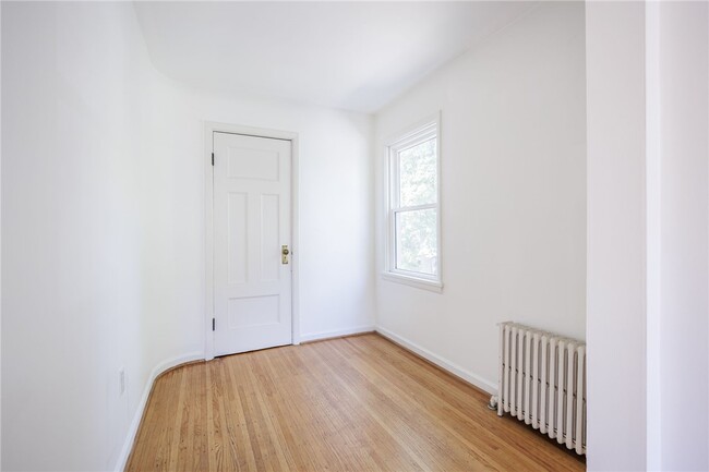Building Photo - 257 Averill Ave
