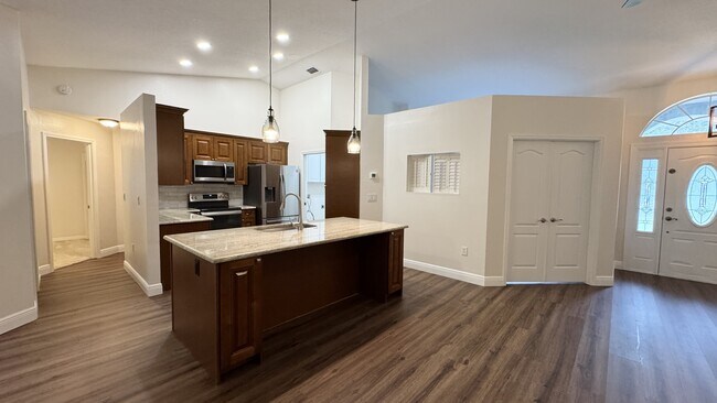 Building Photo - 616 Erin Way