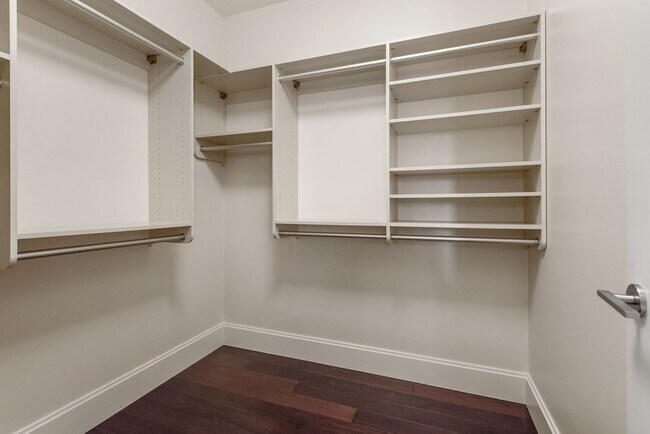 Building Photo - Luxury 2 Bed 1.75 Bath Furnished Downtown Seattle Condo with Stunning Views