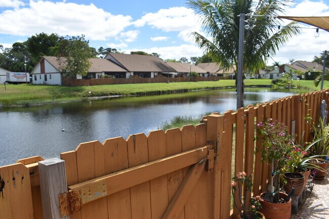 Building Photo - 1120 Parkside Green Dr
