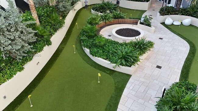 Building Photo - 300 South Pointe Dr