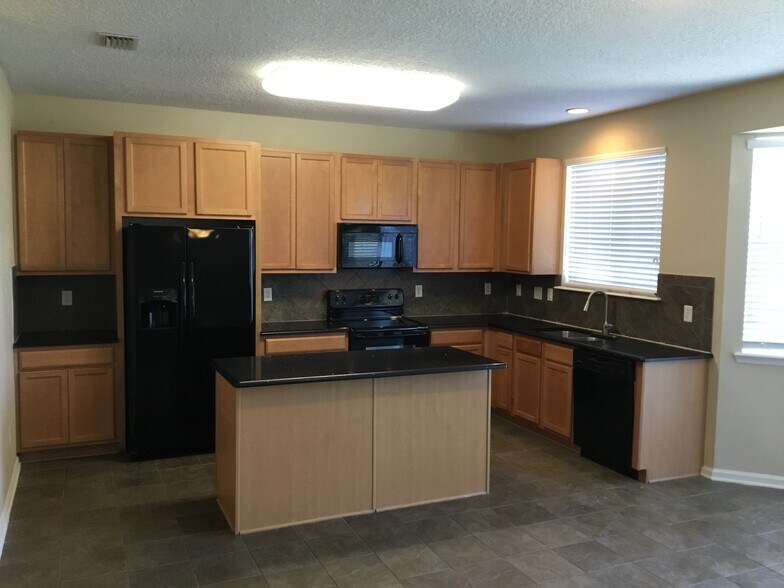 Building Photo - 75368 Ravenwood Dr