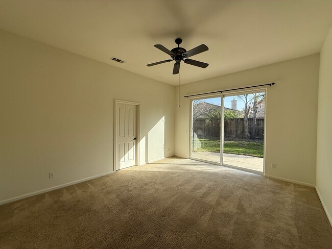 Building Photo - Centrally Located Single Story Home in Traditions