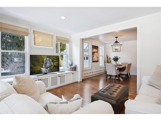 Building Photo - 5 Cooper Ave