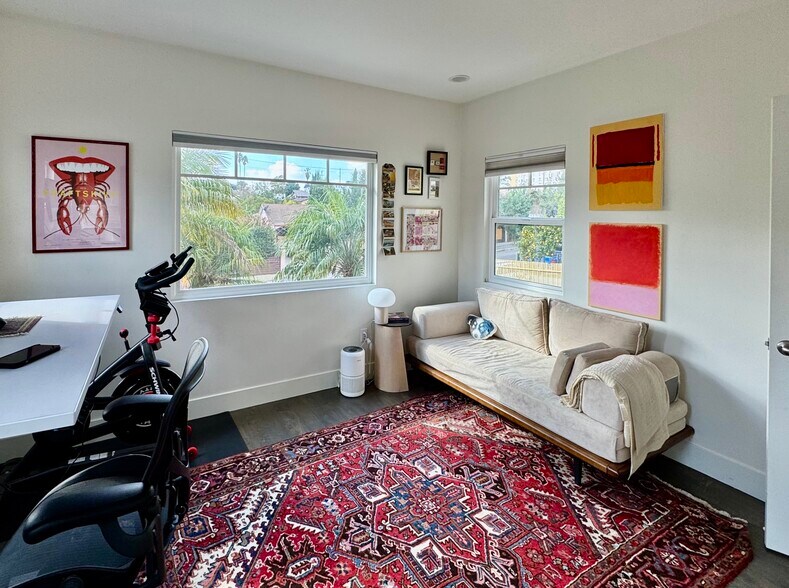 Building Photo - 2127 Kent St