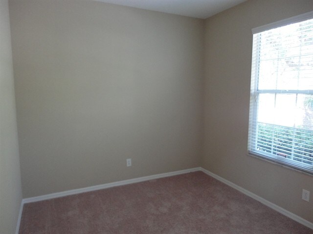Building Photo - 9303 Huntington Park Way