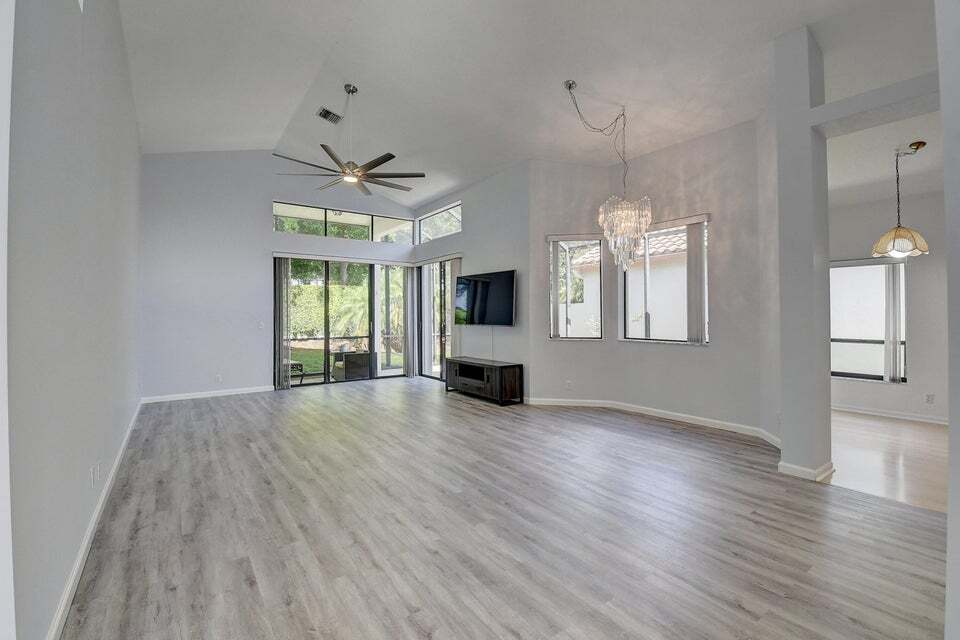 Building Photo - 10201 Lexington Lakes Blvd N