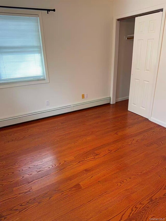 Building Photo - 10 The Spur