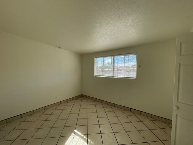 Building Photo - 2621 S Lands End Rd