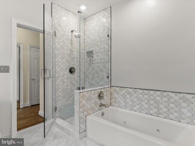 Building Photo - 4424 Westover Pl NW