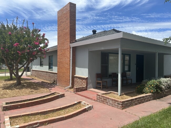 Building Photo - 1301 Higbee Dr
