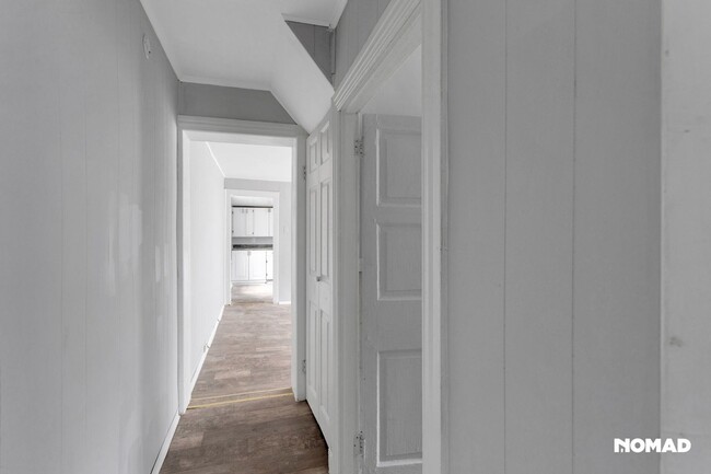 Building Photo - Charming 1BR Duplex in Salem