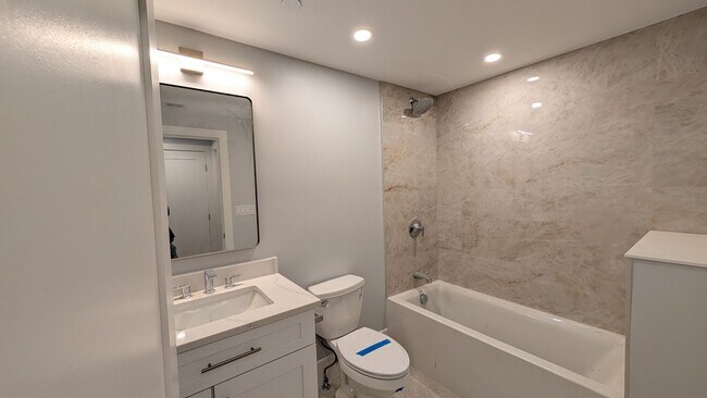 Building Photo - 122 Kenrick St