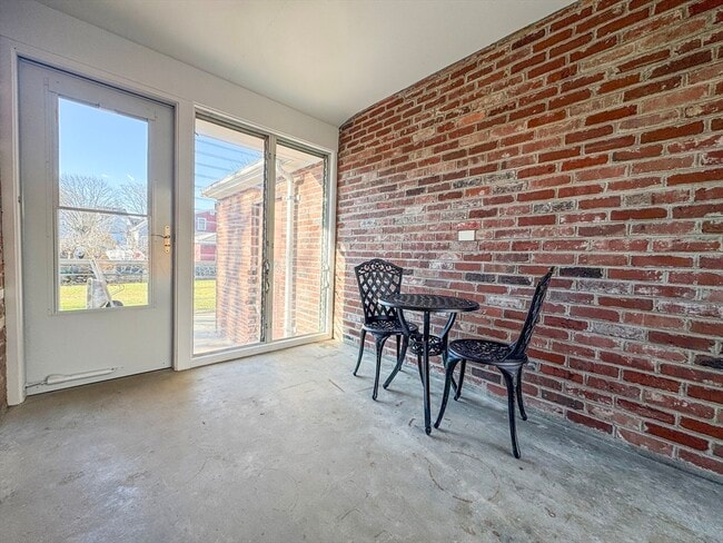 Building Photo - 40 Walter St