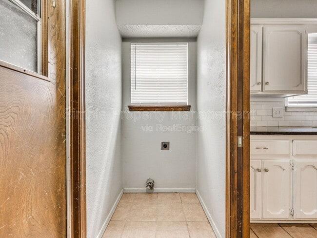 Building Photo - 1706 High Meadows Dr