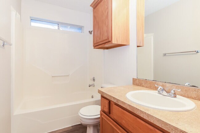 Building Photo - 138 Woodcreek Dr