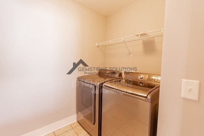 Building Photo - 1041 Honey Bush Cir