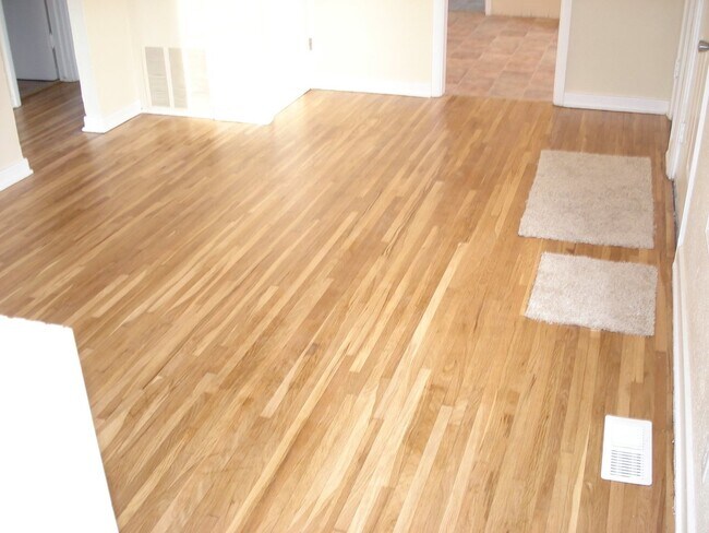 Building Photo - Three Bedroom One Bath Home Available May 10th