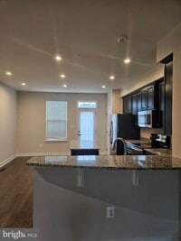Building Photo - 708 Sky Bridge Dr