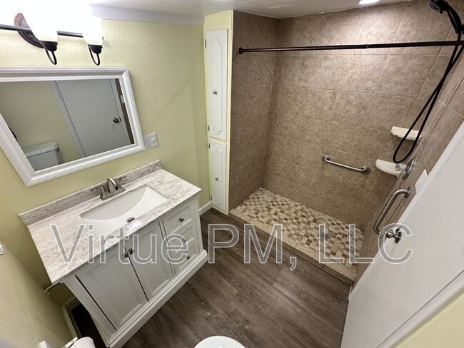 Building Photo - 1105 3rd St