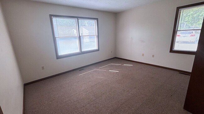 Building Photo - 509 Oak Glen Dr