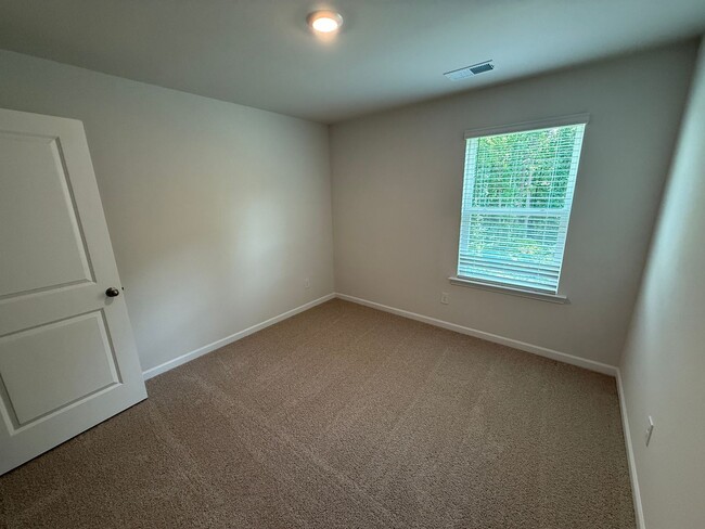 Building Photo - Brand New Townhome in North Charlotte