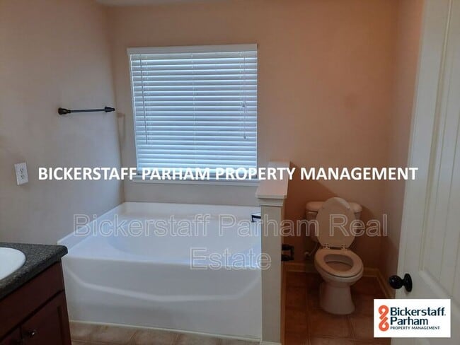 Building Photo - 15 Churchhill Dr