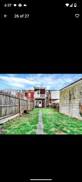 Back Yard & Back Entrance - 153 W Jackson St