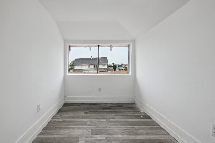 Building Photo - 635 W 53rd St