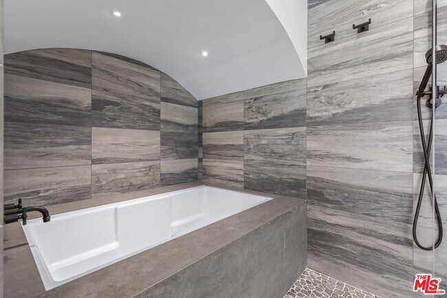 Building Photo - 4744 Haskell Ave