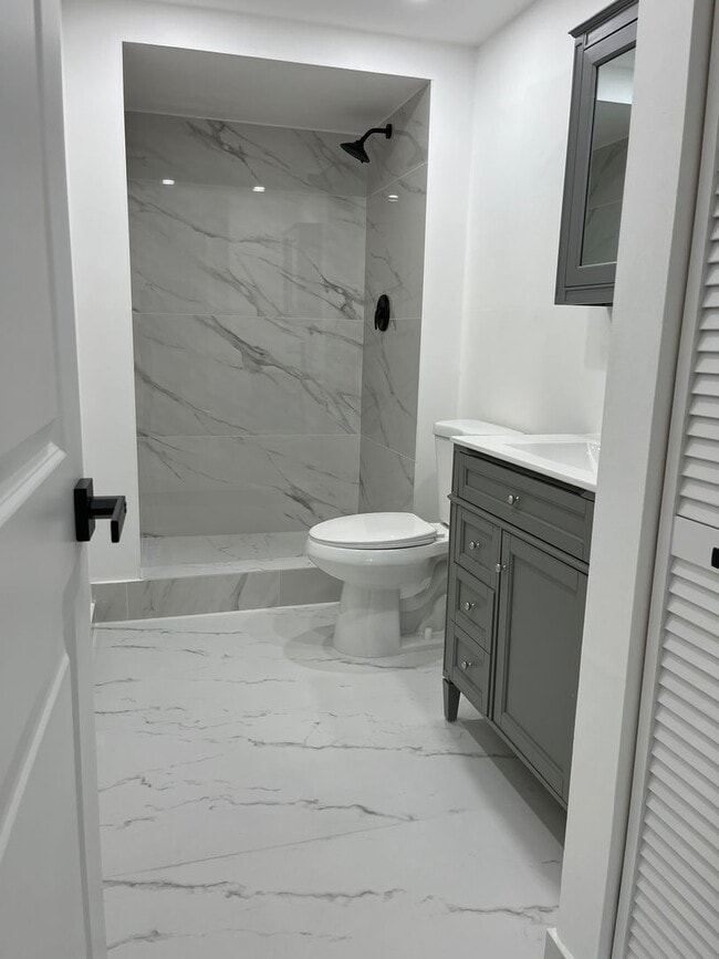 Building Photo - Beautiful 2 bedroom 2 bath Condo in Boca R...