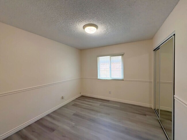 Building Photo - Beautiful Home in a Cul-de sac