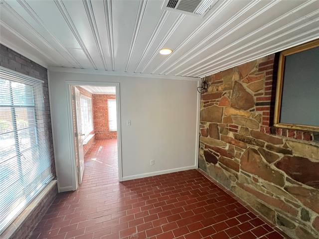 Building Photo - 5314 Stoneleigh Ave