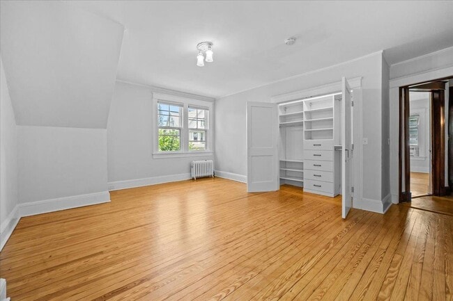 Building Photo - 18 Elm Pl